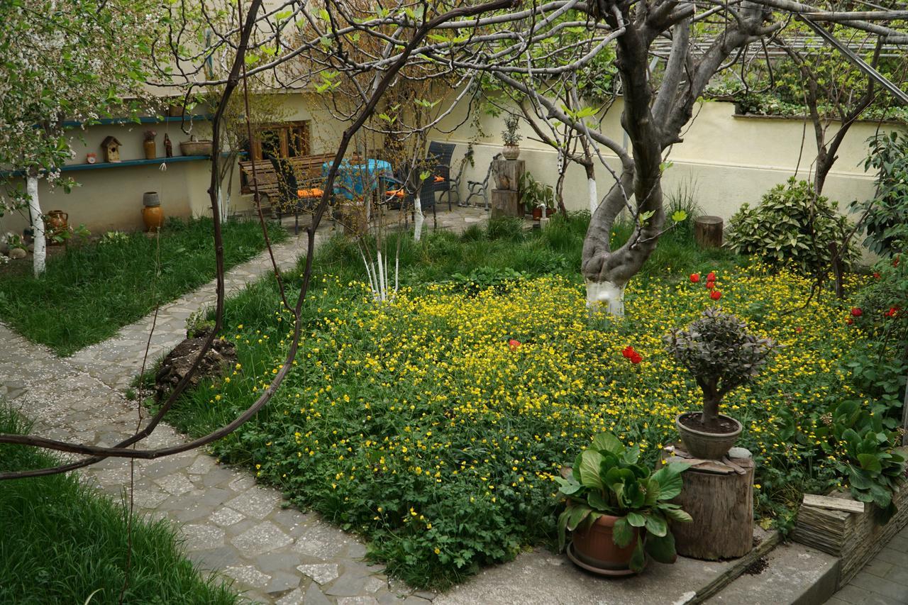 4Bd Appartaments With Cozy Garden Tbilisi Exterior foto