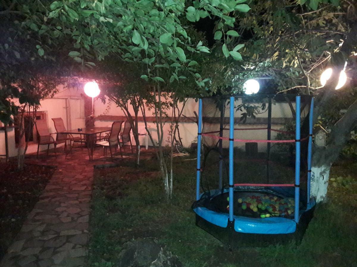 4Bd Appartaments With Cozy Garden Tbilisi Exterior foto